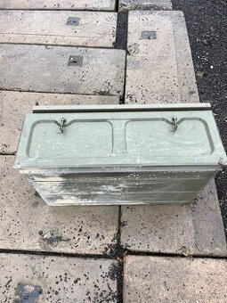 Praga V3S - kastlík na nářadí