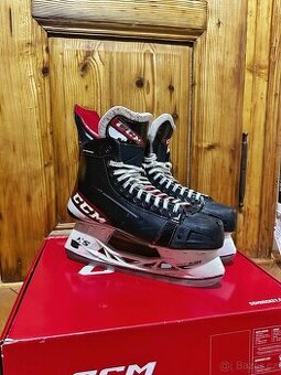 Hokejové brusle CCM Jetspeed FT 475 vel. 45 - hobby hrané
