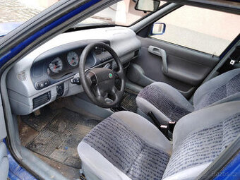 sedačky škoda  felicie  sada předni +zadn   pěkny stav