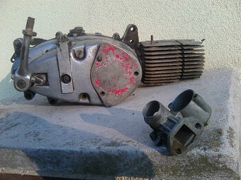 Jawa 50 Pionýr-motor,p.vidlice,kryt řetězu,kola,výfuk,z.tlum