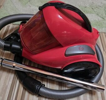 BEZ SÁČKOVÝ VYSAVAČ DIRT DEVIL.