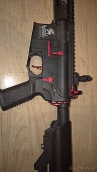 Prodám airsoft zbran lancer tactical s červenými prvky