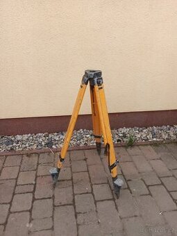 Prodám stativ k nivelaku - 1