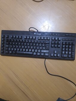 Různé klávesnice na díly Corsair, Logitech