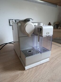 Kapslový kávovar Nespresso DeLonghi