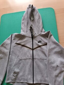 NIKE - 1