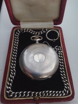 Třiplášťove Longines v etui