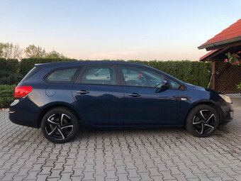 Prodám Opel Astra Sports Tourer Enjoy 1,4 T, 103 kW benzin