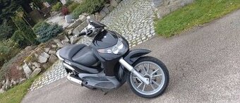 Piaggio Beverly 200