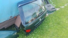 Peugeot 406 zadní víko