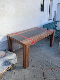 Moderní stůl s černým sklem 160cm x 90cm