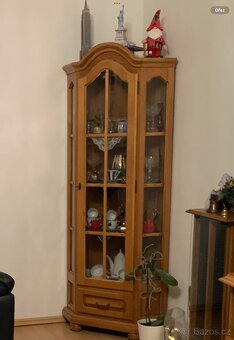 RUSTIKÁLNÍ VITRÍNA/KNIHOVNA