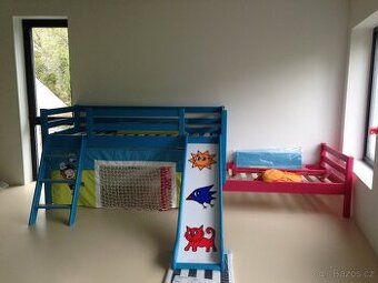 Prodám sadu 2 lůžek + skluzavka Domino od Domestav