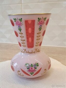 Váza z přejímaného skla