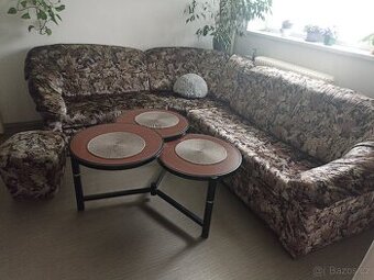 Kovový konferenční stolek