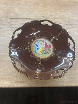 Porcelánový okrasný talíř na noze