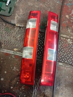 IVECO DAILY IV RV 2011 ZADNÍ SVĚTLA PRAVÉ I LEVÉ VČ. ŽÁROVEK