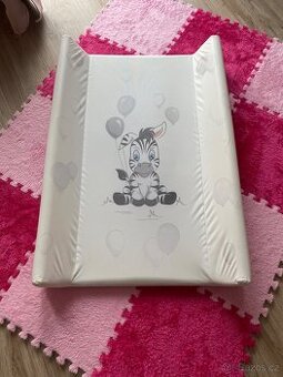 Přebalovací pult s pevným dnem