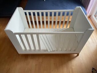 Sestava - postel s matrací, noční stolek a komoda