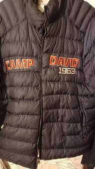 Camp David. Nová bunda stala 9000.kc za 3.000.kc