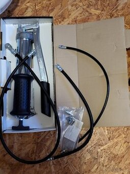 Mazací lis. Maznice. Nový