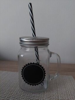 NOVÝ hrnek s víkem a brčkem, na křídy