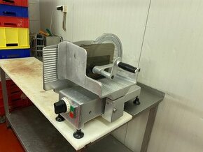 Prodám nářezový stroj zn. Graef.