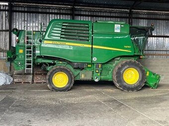 John Deere T670i