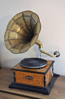 Gramofon s mosaznou troubou - čtvercový světlý