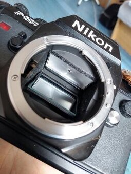 Nikon F 301  (bez objektivu) – vynikající stav