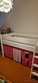 Dětská patrová postel s hracím prostorem včetně stanu