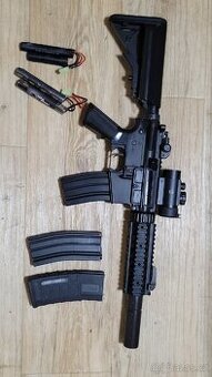 Prodám airsoftovou zbraň M4 CM.513 [CYMA] a příslušenství