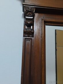 Zrcadlo starožitné.