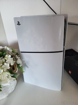 PS5 slim s mechanikou