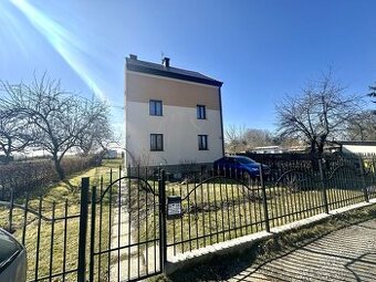 Rodinný dům (3 bytové jednotky) se zahradou 625 m2 - Cheb -