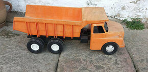 Retro oranžová tatra - 1