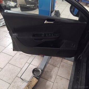 Vw B6 Levé přední dveře.