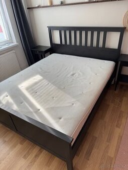 Postel Ikea Hemnes + rošt a matrace (160x200cm)
