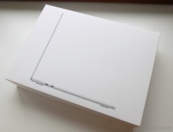 APPLE MacBook Air 13,6" (2024) / M3 / 16GB RAM / 256GB / CZ