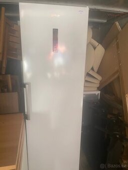 Lednice s displejem GORENJE 398 l