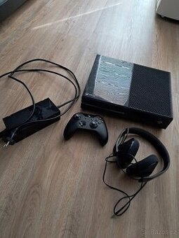 Xbox One 1TB + headset