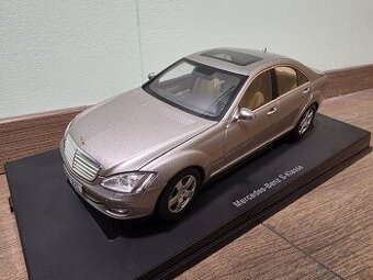 Mercedes Benz S500 W221 S-Klasse AUTOart Model 1:18