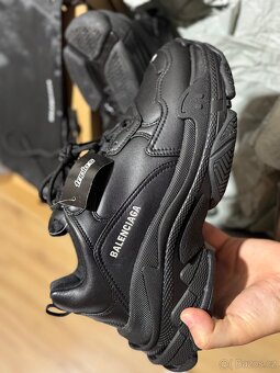 BALENCIAGA Černé tenisky TRIPLE S 44