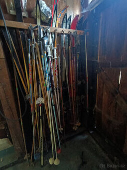Staré lyže a běžky