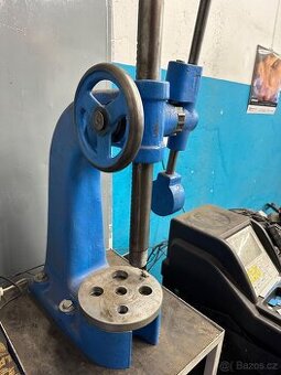 ruční pákový lis