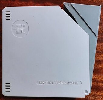 Orginál plastové krabičky na filmy nebo pásky Emgeton_Barran