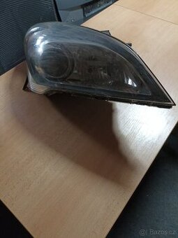 Pravé přední světlo Kia Ceed 2009.