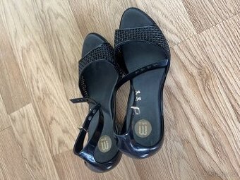 Elegantní boty na podpatku Melissa