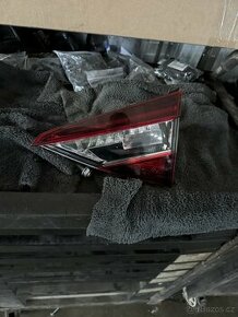 Skoda Superb 3 prve zadni vnitrni svetlo