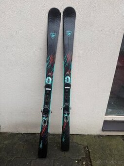 Lyže Rossignol + hůlky - TOP STAV